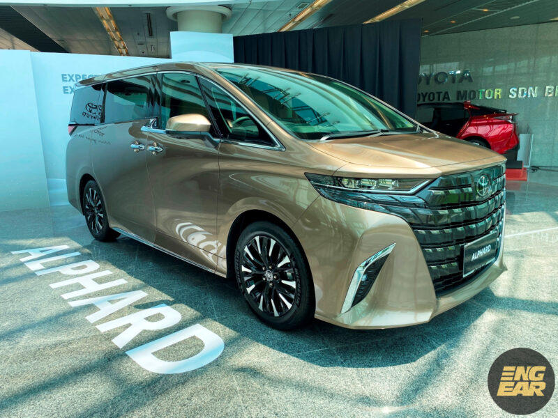 Toyota Alphard 01