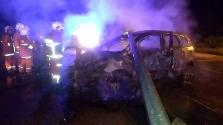 bayi rentung honda jazz terbakar 02