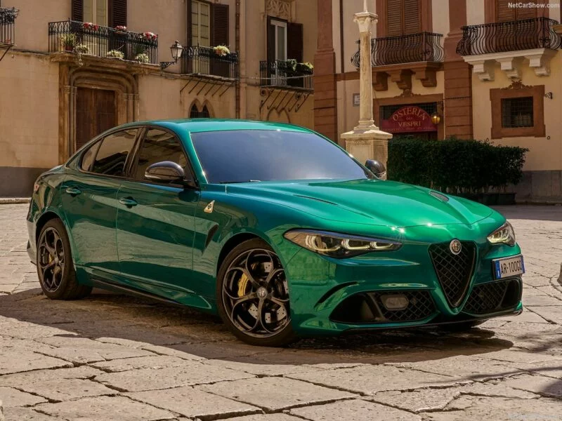 Alfa_Romeo-Giulia_Quadrifoglio_100th_Anniversary-2023-1280-01