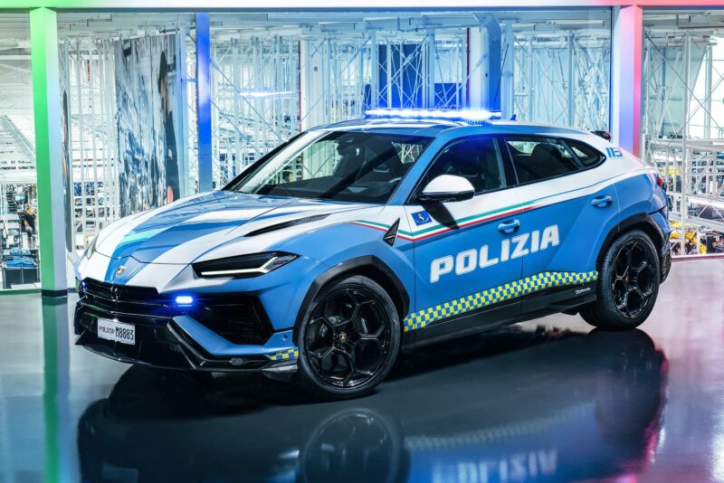 Lamborghini Urus Performante polis Itali 01