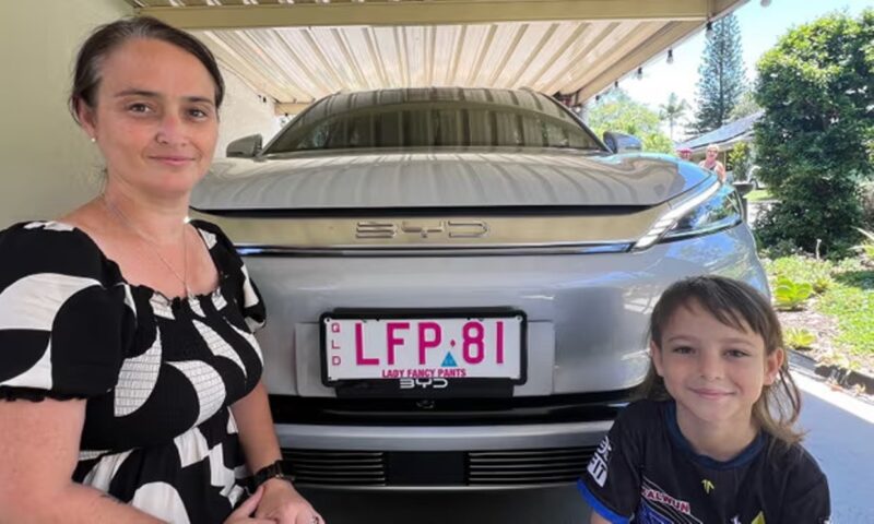 wanita guna byd atto 3 hidupkan mesin dialisis