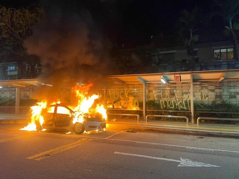 kereta polis bantuan dibakar 03