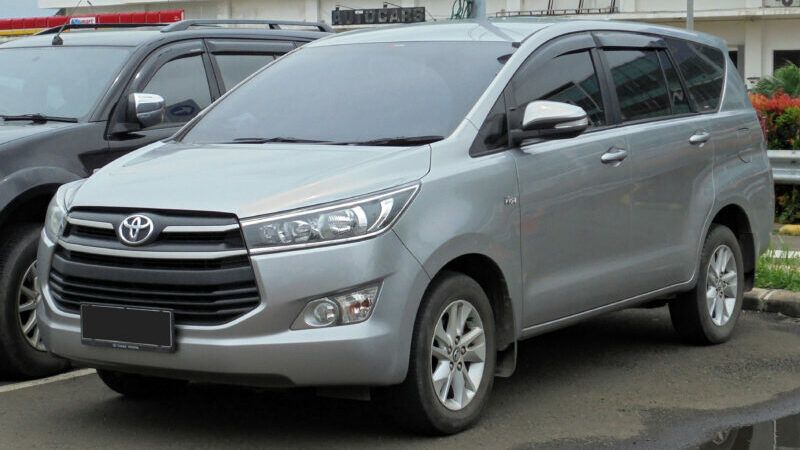 2017_Toyota_Kijang_Innova_2.0_G_wagon_(TGN140R;_01-19-2019),_South_Tangerang