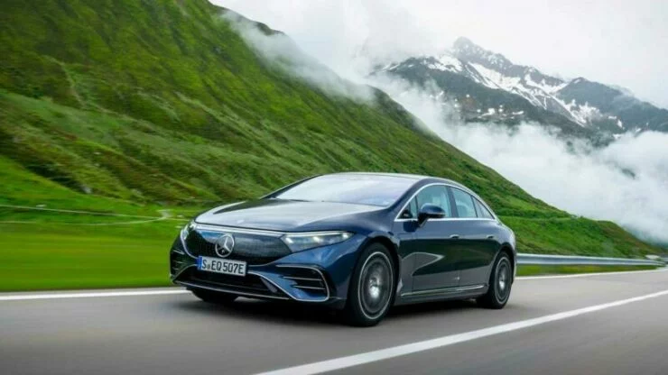 2022-mercedes-benz-eqs-450-exterior-front-quarter