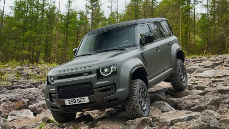 Land Rover Defender Octa 03