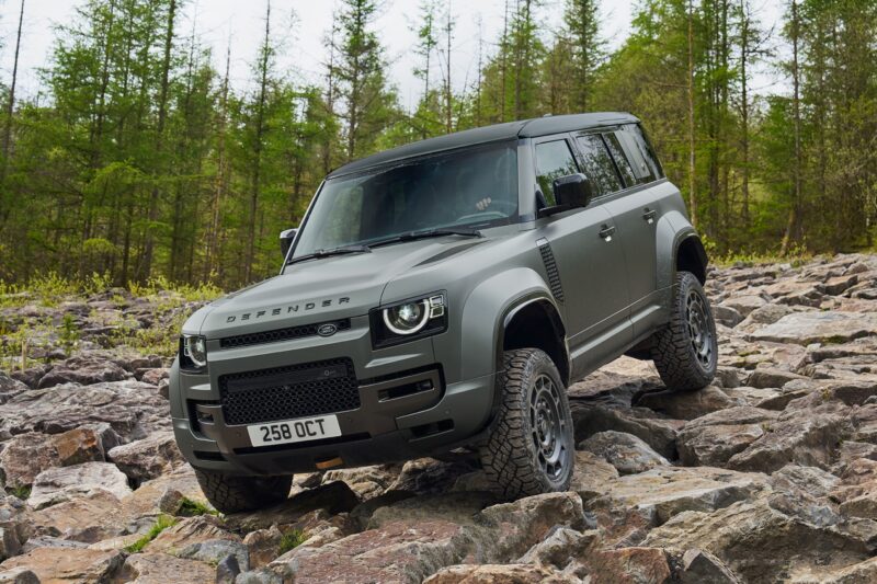 Land Rover Defender Octa 03