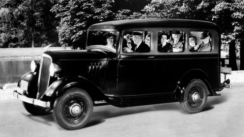 1935-Chevrolet-Suburban-001