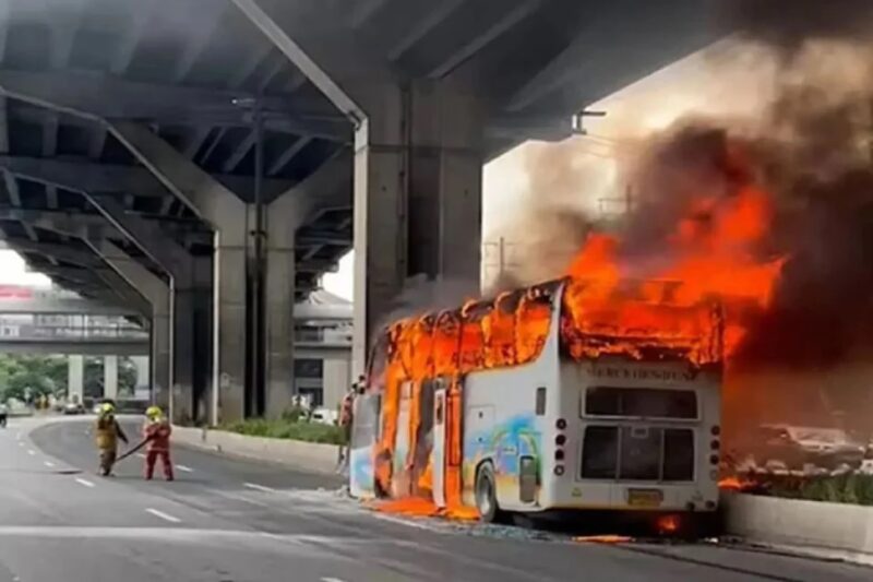 bas sekolah terbakar thailand