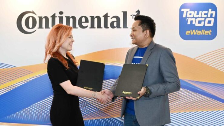 2. (Left to right) Andrea Somorova, Managing Director of Continental Tyre Malaysia, and Sheikh Zulfadli, Director of Mobility & Government Relations at TNG, at the signing ceremony for the TnG Mini Program coll