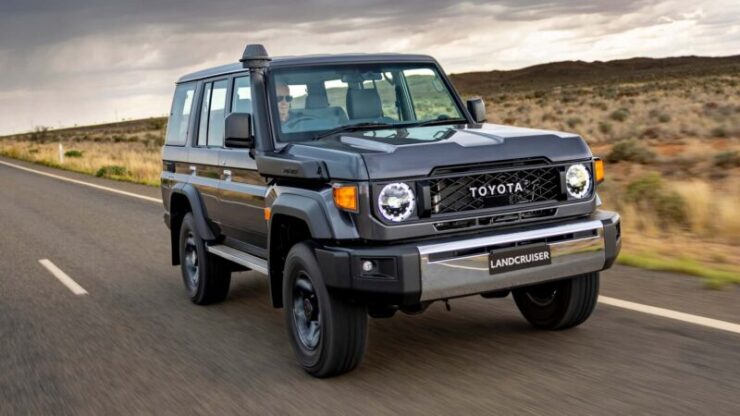 TOYOTA LAND CRUISER 70 SERIES (3)