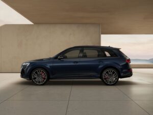 Audi Q7 Side view